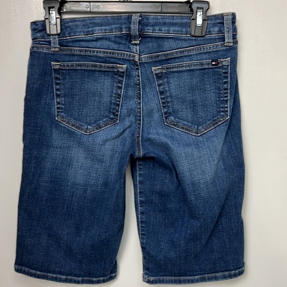 Tommy Hilfiger Bermuda jean shorts,  distressed lines across the front, Sz 0 - Picture 2 of 10